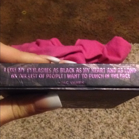 Urban Decay Troublemaker Eyeshadow Palette - Picture 4 of 4
